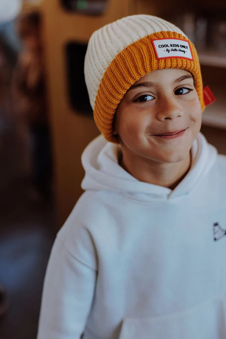 muts curry grandma gebreid hellohossy beige oker geel kindermuts