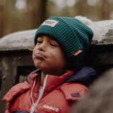 Muts block duck hello hossy groen green kindermuts met pompom beige