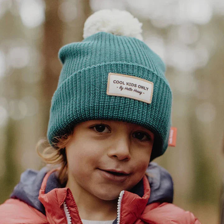 Muts block duck hello hossy groen green kindermuts met pompom beige