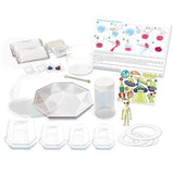 Inhoud van de kristalkweekset met terrariumonderdelen, kweekbakjes, zakjes, alien, ruimtestickers en instructies.