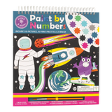 Painting By Numbers Space met astronaut, raket en paarse alien op de omslag van het spiraalblok.
