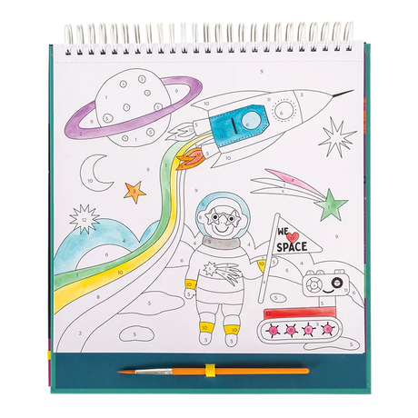 Open Space-schilderblok met deels ingekleurde astronaut, raket en planeet, met kwast onderaan.