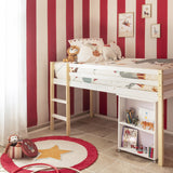 Speelmat Circus met rode rand en gele ster op de vloer naast een hoogslaper in een kinderkamer met gestreepte muren.