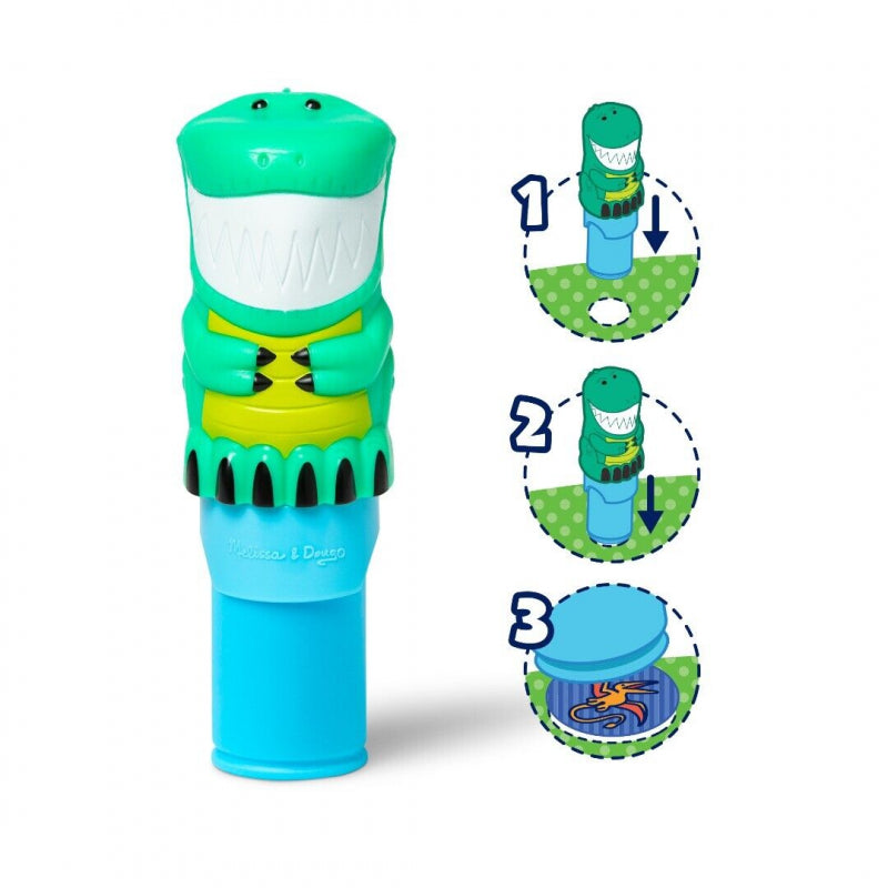 Groene Sticker Wow-dinosaurus met blauwe stickerstempel en drie illustraties die het gebruik tonen.
