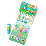Sticker Wow Dinosaur-activiteitenset met groene stickerstempel en opengevouwen activiteitenblad met dinosaurussen.